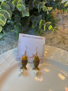 Artistic Creations Gold Ristic SummerFish Pierced Earrings w Pearl Charm NWT